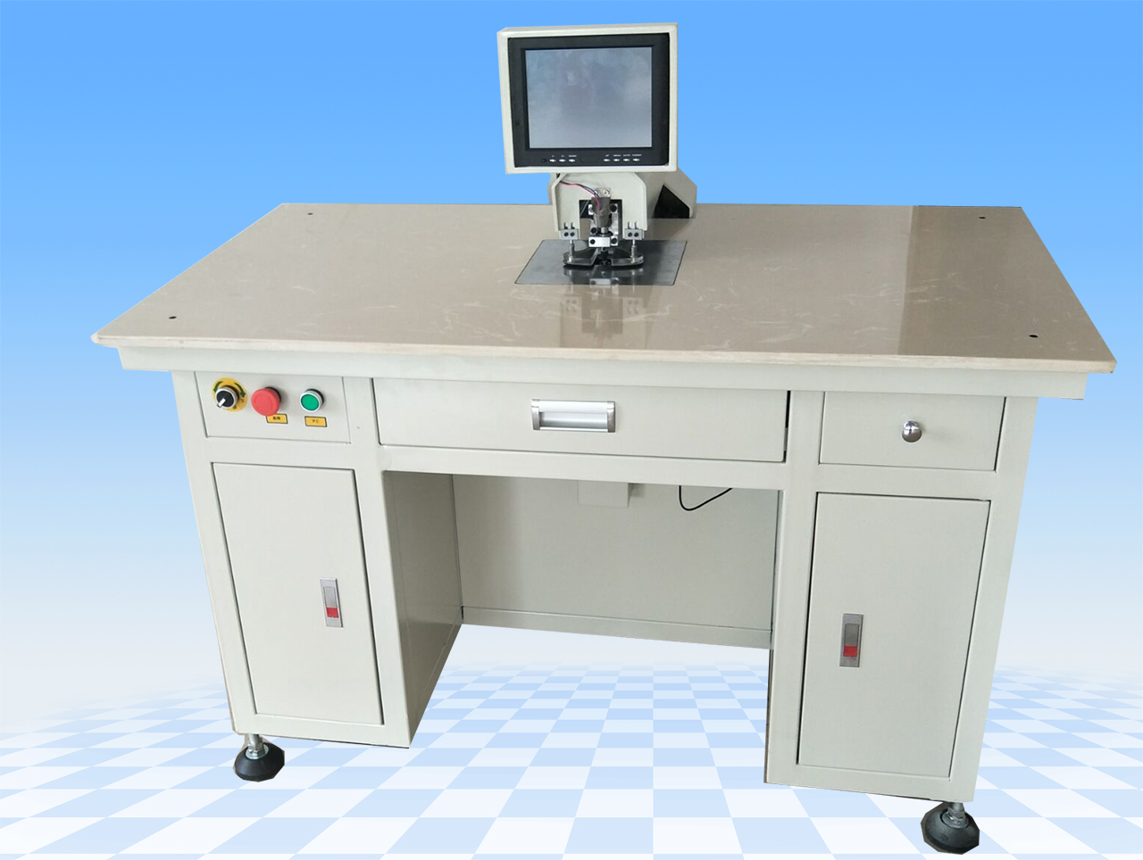 自動打孔機